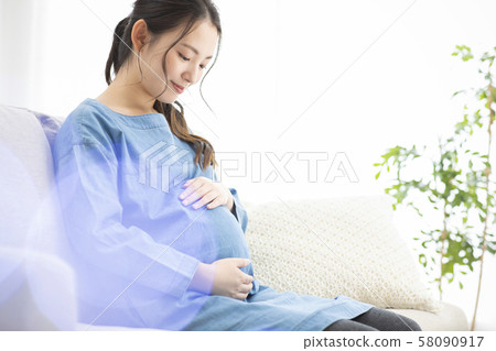 Pregnant woman full month maternity 58090917