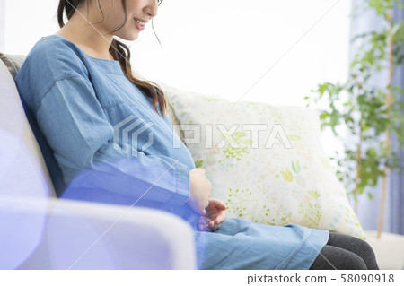 Pregnant woman full month maternity 58090918