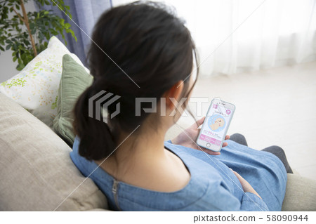 Pregnant woman (app screen is a dummy created for Pixta) 58090944