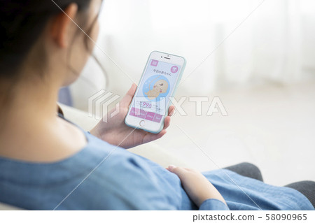 Pregnant woman (app screen is a dummy created for Pixta) 58090965