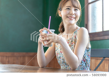 女士假期生活方式咖啡廳1人 58093900
