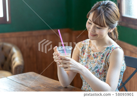 Women Holiday Lifestyle Cafe 1 person Women Holiday Lifestyle Cafe 1 person 58093901