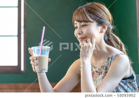 Women Holiday Lifestyle Cafe 1 person Women Holiday Lifestyle Cafe 1 person 58093902
