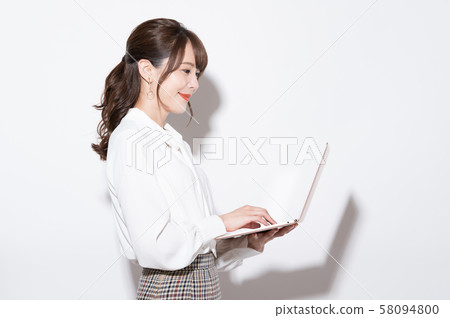 Female portrait 58094800