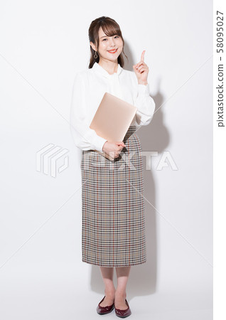 Female portrait 58095027