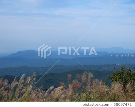 薄野和山很美 薄野和山很美 58097471