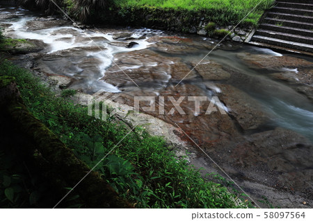 清晰的流圖像(Tamyoji Valley Park) 清晰的流圖像(Tamyoji Valley Park) 58097564