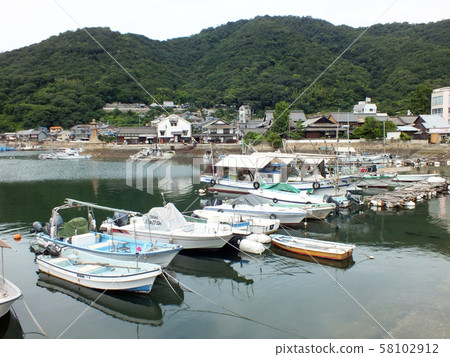 Tomonoura, the hometown of "Ponyo" (from Tomo Port bus stop side Tomonoura, the hometown of "Ponyo" (from Tomo Port bus stop side 58102912