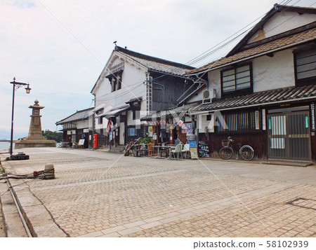 Tomonoura, the hometown of "Ponyo" (near night light) Tomonoura, the hometown of "Ponyo" (near night light) 58102939