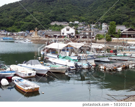 Tomonoura, the hometown of "Ponyo" (from the Rikiishi side of Tomonotsu) 58103117