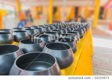 Many of alms bowl pattern. 58103673