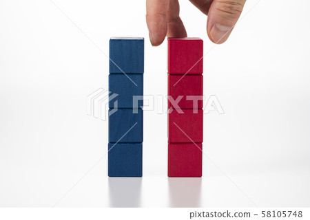 藍色和紅色塊 58105748