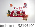 配對新年賀卡和服中的鼠標（水平位置） 58106190