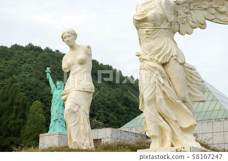 Miro's Venus 58107247