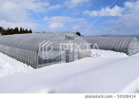 雪的塑料房子 雪的塑料房子 58108414