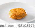 白色背景炸丸子 58108594