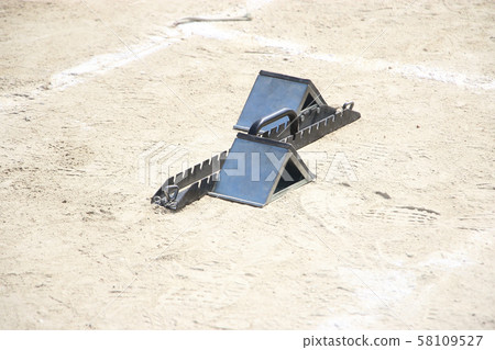 Athletics short distance 58109527