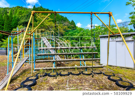 Karatsu City Itsuki Elementary School Hirokawa Branch School Closed Historical Record [Karatsu City, Saga Prefecture] 58109929