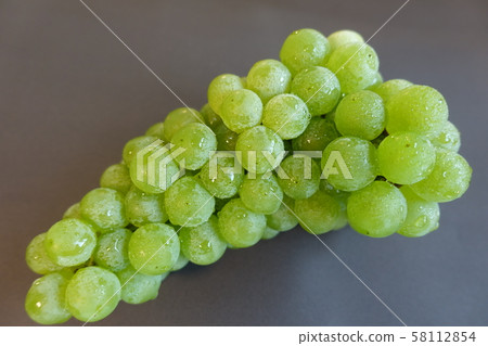 Grapes Niagara 58112854