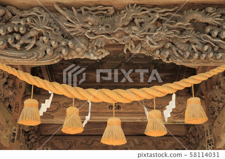 Dragon carvings and lanyards 58114031