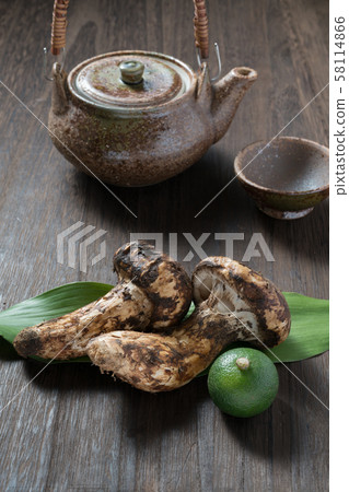 松茸和一壺 58114866