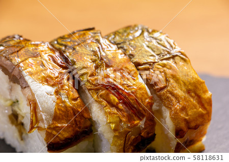 烤三文魚壽司。 58118631