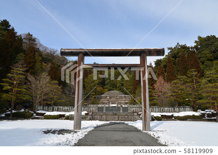 Showa Emperor's Mausoleum (Musashino Mausoleum) 58119909