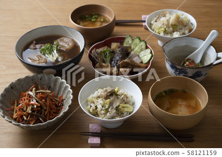 Nutritionally balanced diet 58121159