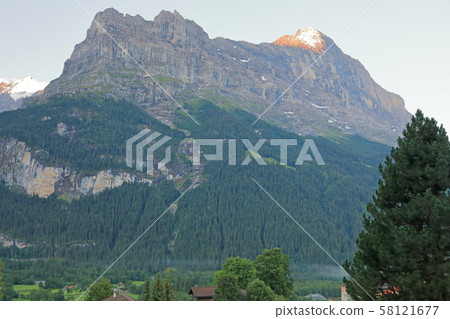 瑞士格林德瓦 58121677