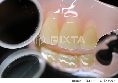 denture denture 58123098