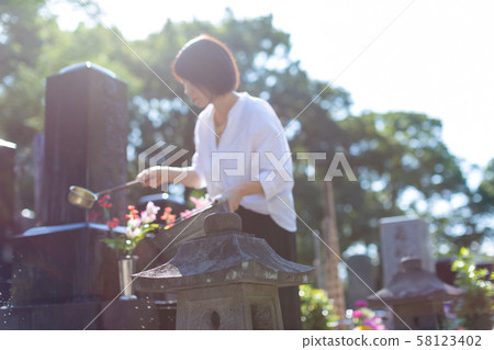 Grave visit image 58123402