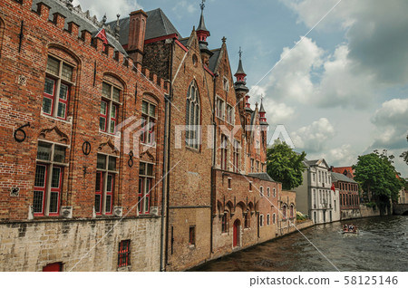 Old brick buildings on canal of Bruges Old brick buildings on canal of Bruges 58125146