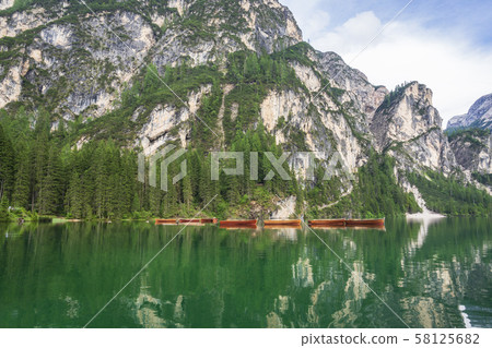 Lago di Braies, beautiful lake in the Dolomites. 58125682