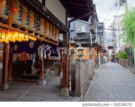 Osaka Minami Hozenji Yokocho Mizukake Fudoson 58126072