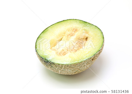 Melon cut in half 58131436