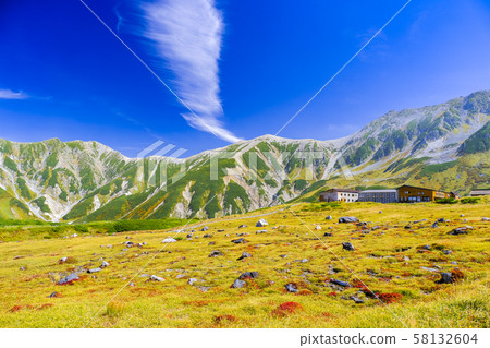 立山山脈和白雲 58132604