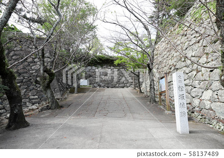 Stone wall Stone wall 58137489