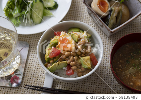 Avocado natto rice cake 58139498