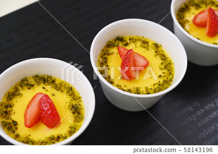 Vanilla franc / custard pudding 58143196