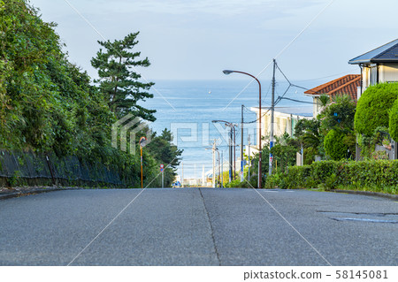 [Kanagawa] Shichirigahama in the early morning Sea and slope 58145081