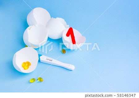 Long-awaited pregnancy after unsuccessful IVF. 58146347