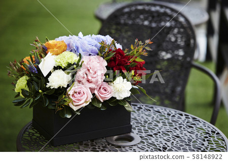 Flower box 58148922