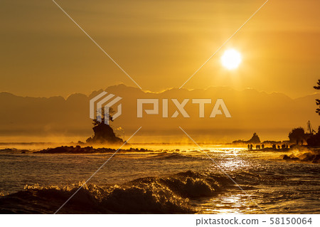 Toyama, stormy coast of rough sea, morning Toyama, stormy coast of rough sea, morning 58150064