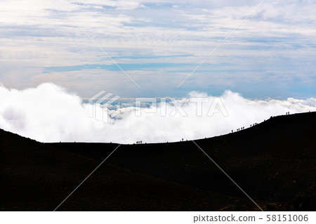 Mountain trail on the clouds 58151006