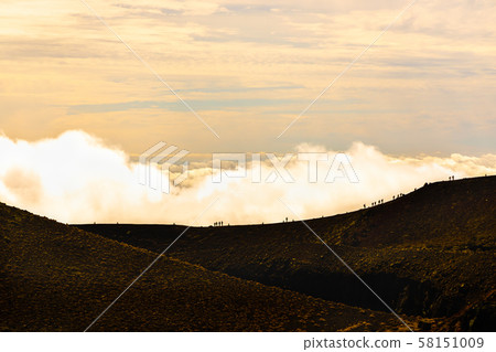Mountain trail on the clouds Mountain trail on the clouds 58151009