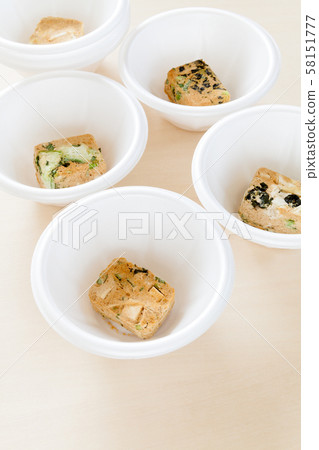 Instant miso soup, instant miso soup, instant miso soup, preserved food, emergency food 58151777