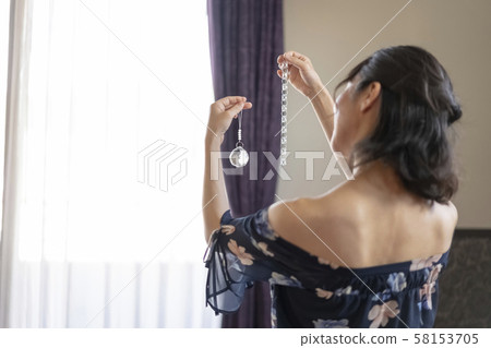 女性生活方式（曬太陽） 58153705