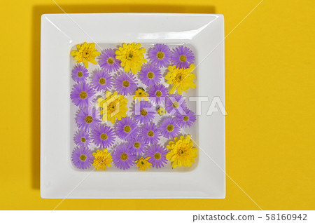 Abstract Plate dish with flowers Abstract Plate dish with flowers 58160942