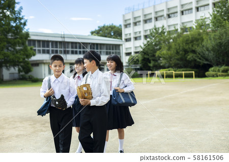 Junior high school student, smile, friend 58161506