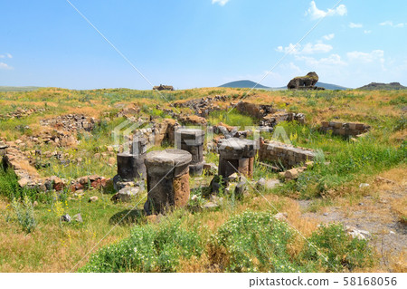 阿尼廢墟，浴場和聖使徒教堂 58168056